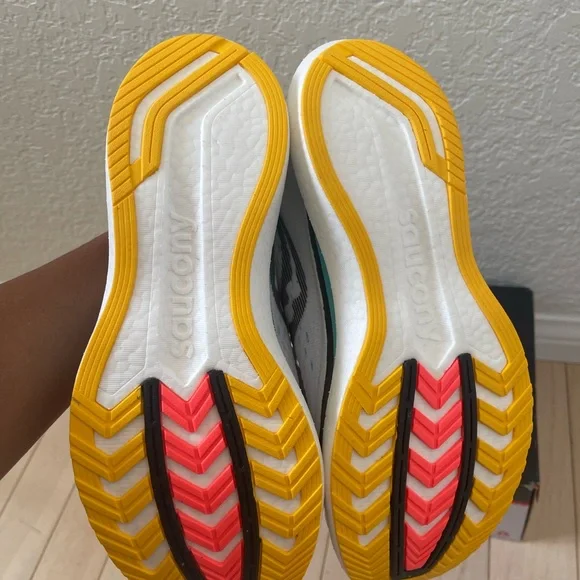 Saucony White/ endorphin speed 2 / womens size 11/NWT - Picture 3 of 5